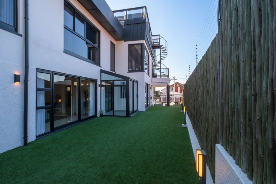 7 Bedroom Property for Sale in Oranjezicht Western Cape